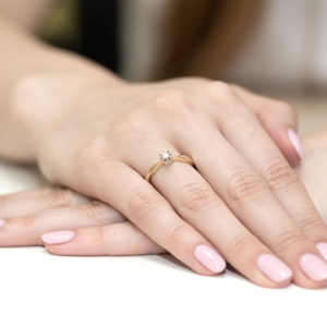 Pierścionek z Brylantem 0,15ct z białego złota próby 585. W-0173B